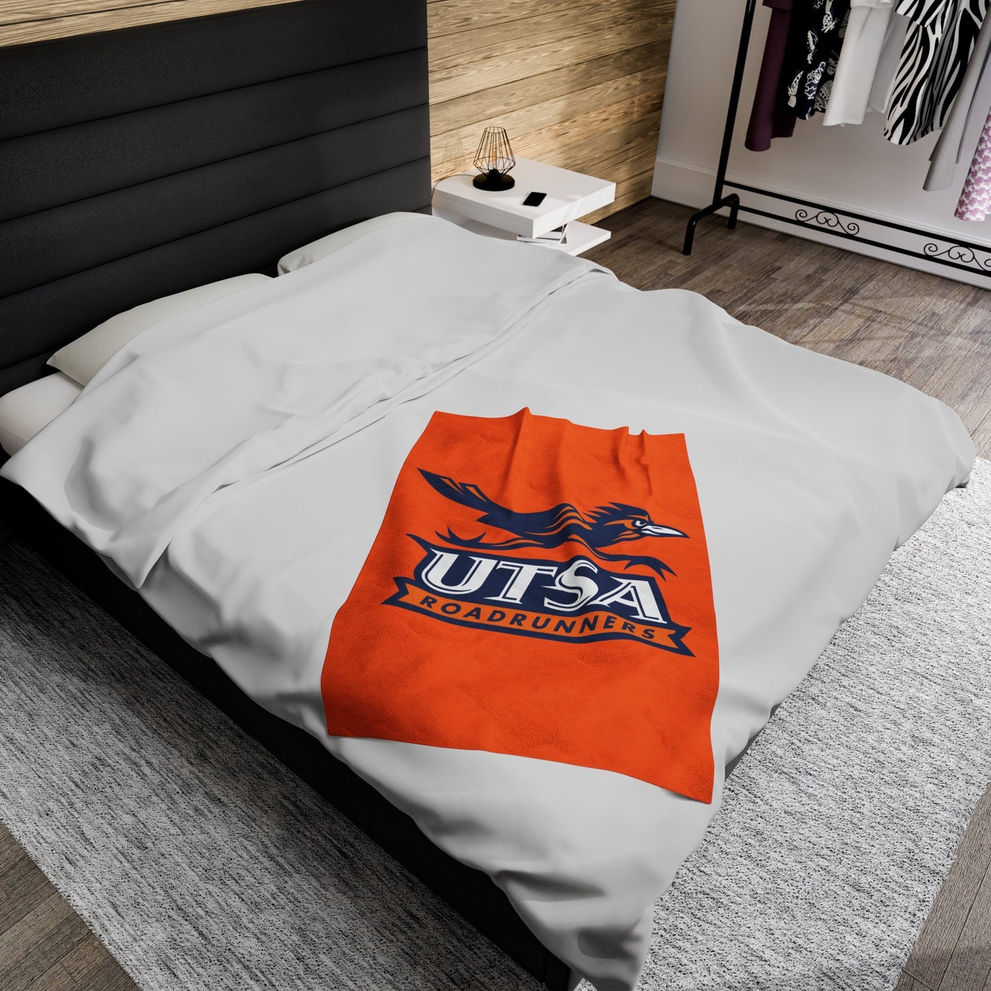 UTSA Roadrunner Logo Print Velveteen Plush Blanket, Cozy and Comfortable, Perfect Gift for Alumni and Fans