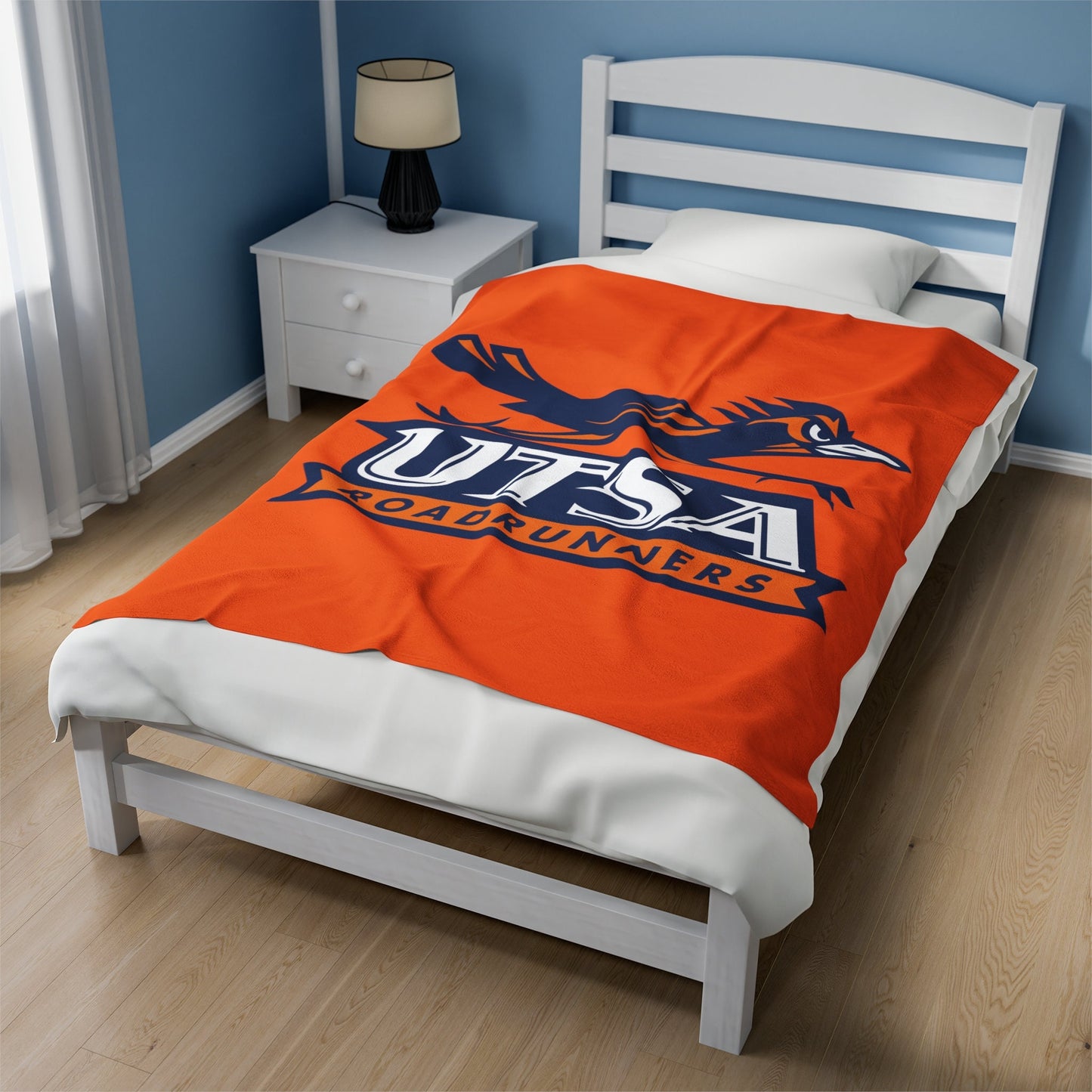UTSA Roadrunner Logo Print Velveteen Plush Blanket, Cozy and Comfortable, Perfect Gift for Alumni and Fans