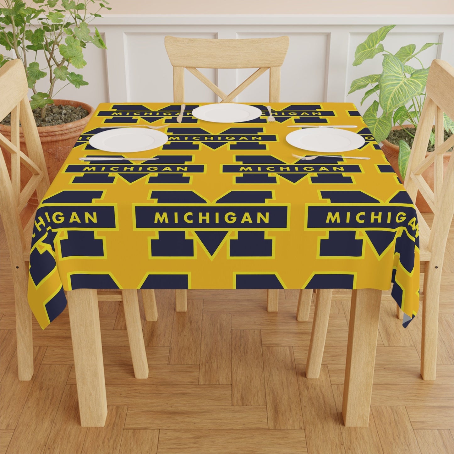 University of Michigan Table Elegance: Effortless Maintenance, Timeless Style