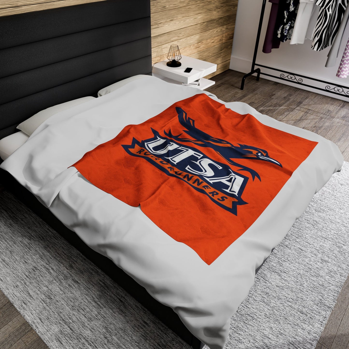 UTSA Roadrunner Logo Print Velveteen Plush Blanket, Cozy and Comfortable, Perfect Gift for Alumni and Fans